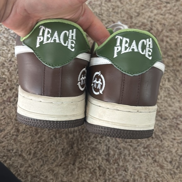 Bape × Japanese Brand
2ful teach peace bapesta custom (seen on chief keef) - Picture 5 of 8